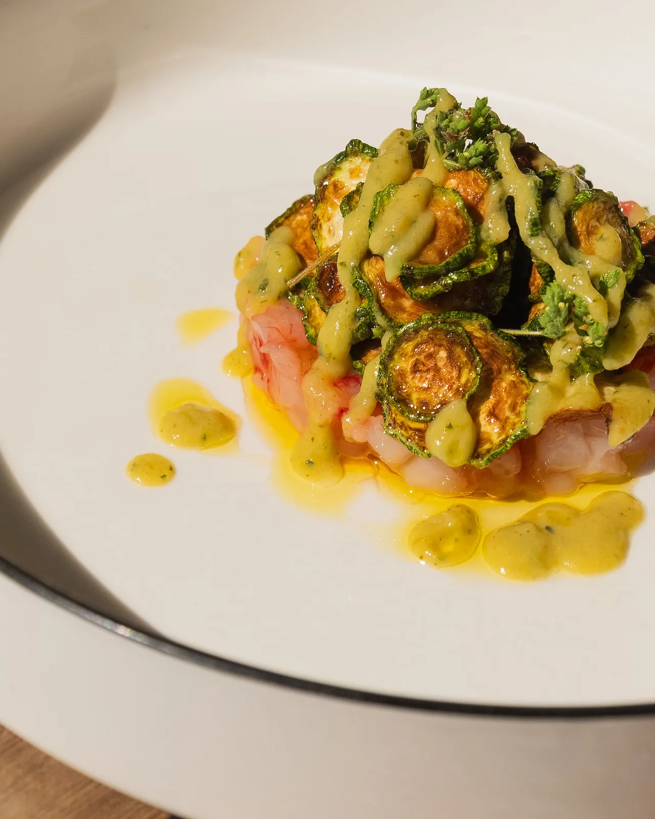 Battuto di gambero rosso alla scapece con zucchine croccanti